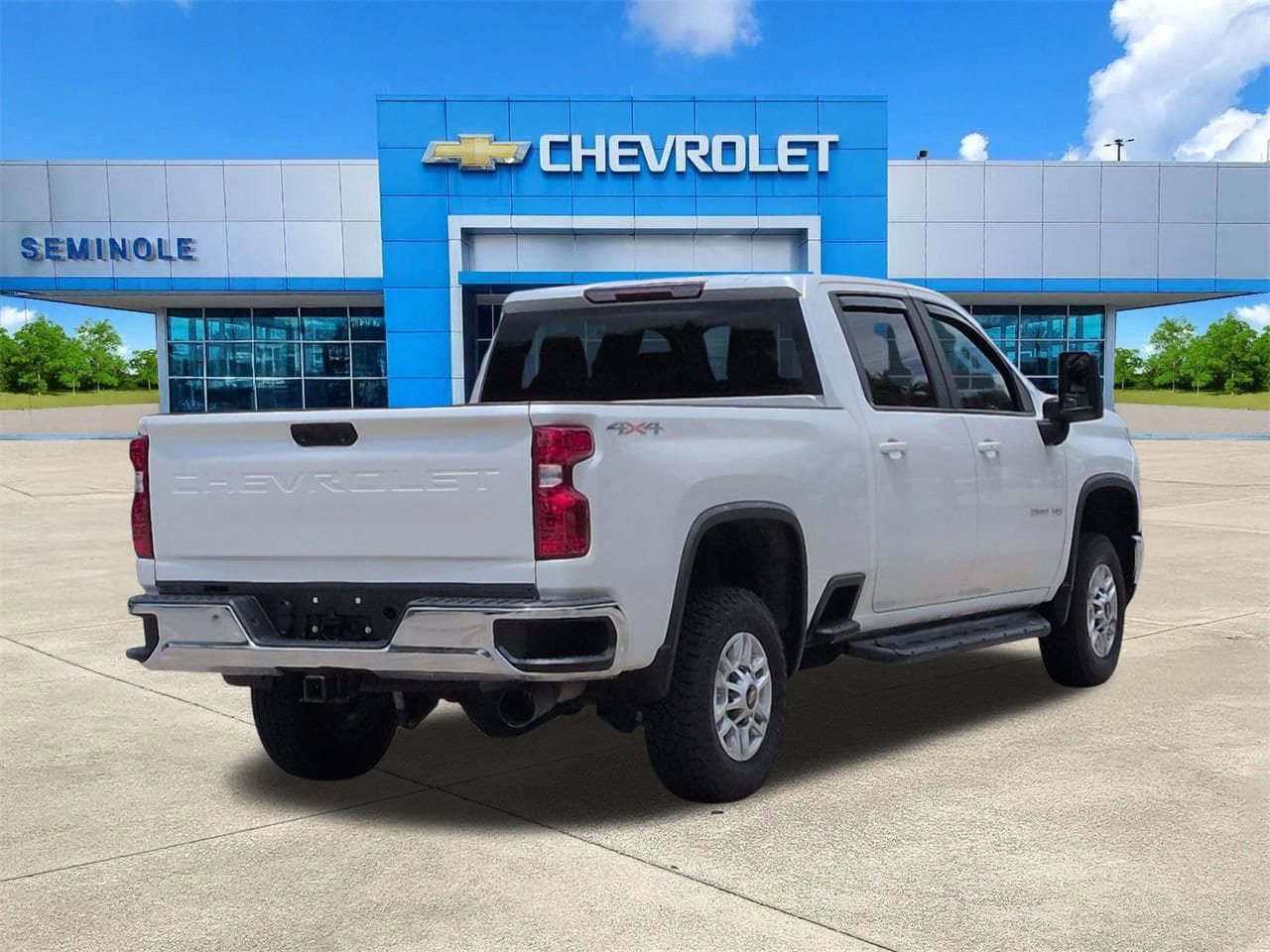 Used 2024 Chevrolet Silverado 2500 LT AWD/4WD image 4
