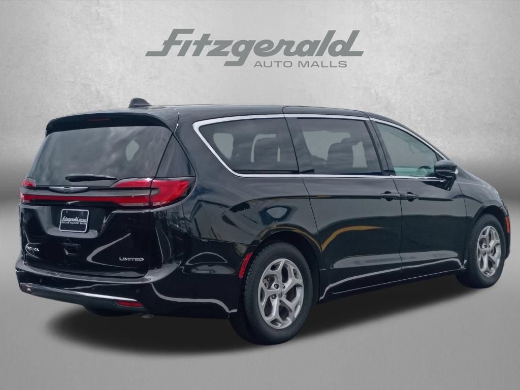 Used 2024 Chrysler Pacifica Limited FWD image 6