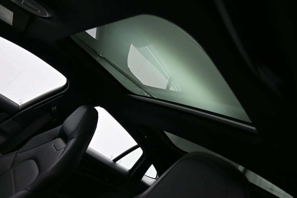 Certified 2025 Porsche Panamera RWD image 12
