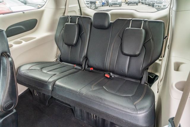 Used 2019 Chrysler Pacifica Touring-L image 36