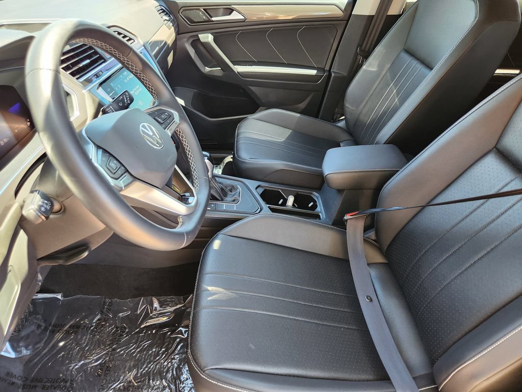 Used 2023 Volkswagen Tiguan SE FWD image 3