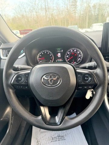 Used 2022 Toyota RAV4 LE image 4