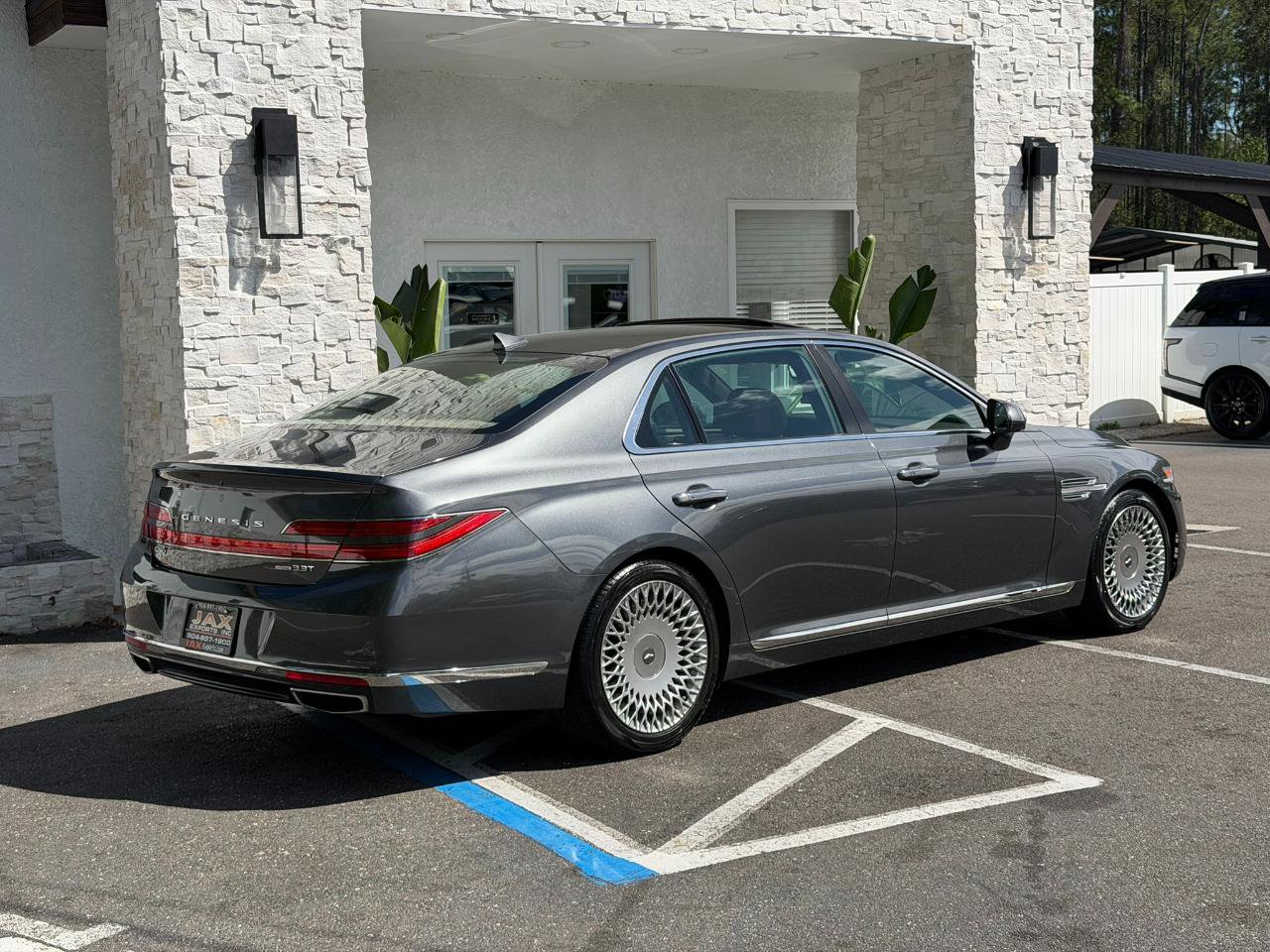 Used 2020 Genesis G90 3.3T Premium image 16