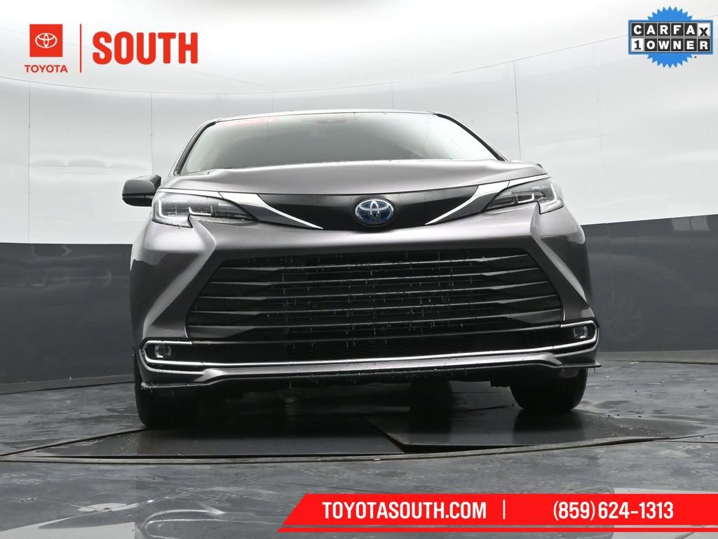 Used 2023 Toyota Sienna XLE image 48