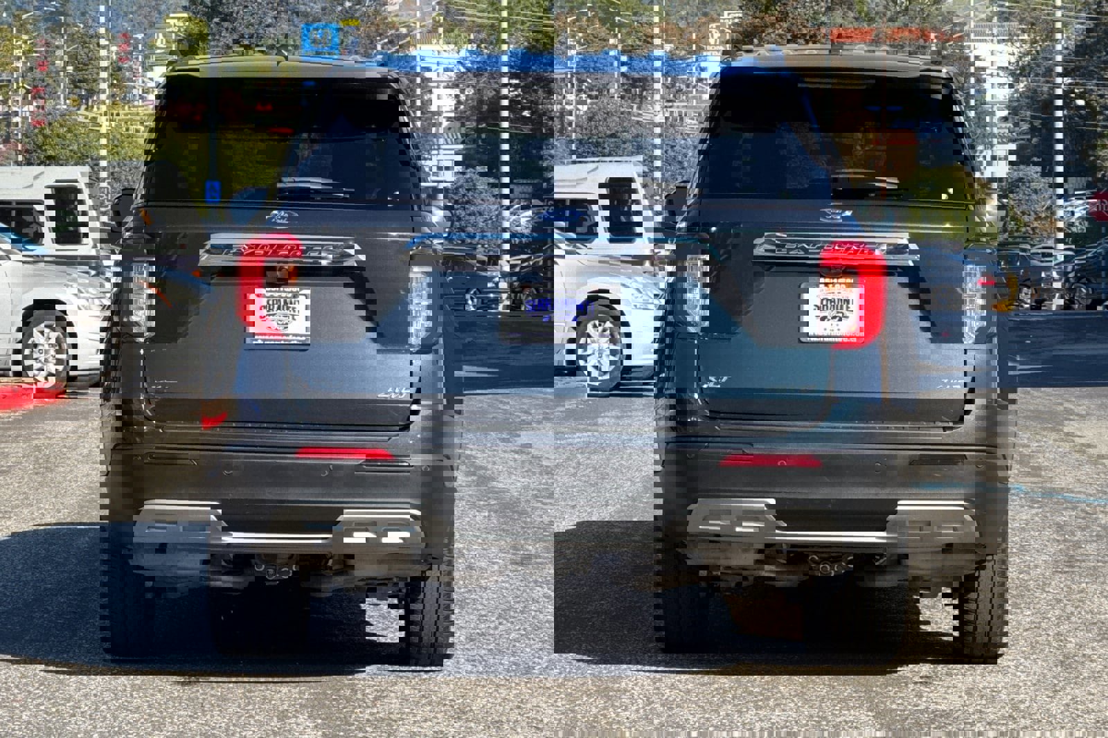 Certified 2022 Ford Explorer XLT w/ Equipment Group 202A image 5