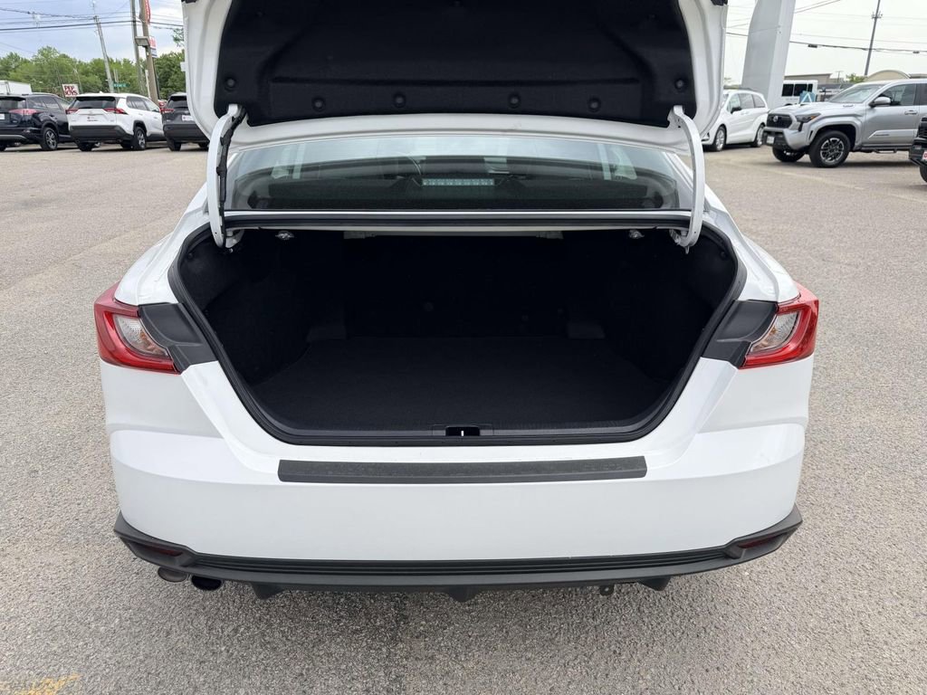 Certified 2025 Toyota Camry SE w/ Convenience Package FWD image 16