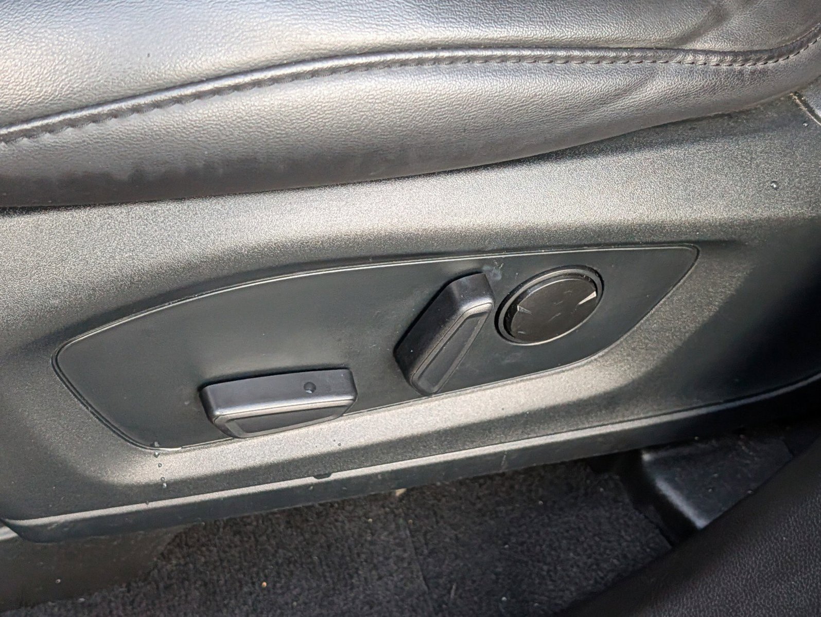 Used 2023 Ford Explorer XLT w/ Equipment Group 202A AWD/4WD image 23