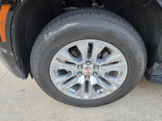 Used 2025 GMC Yukon Denali RWD image 9