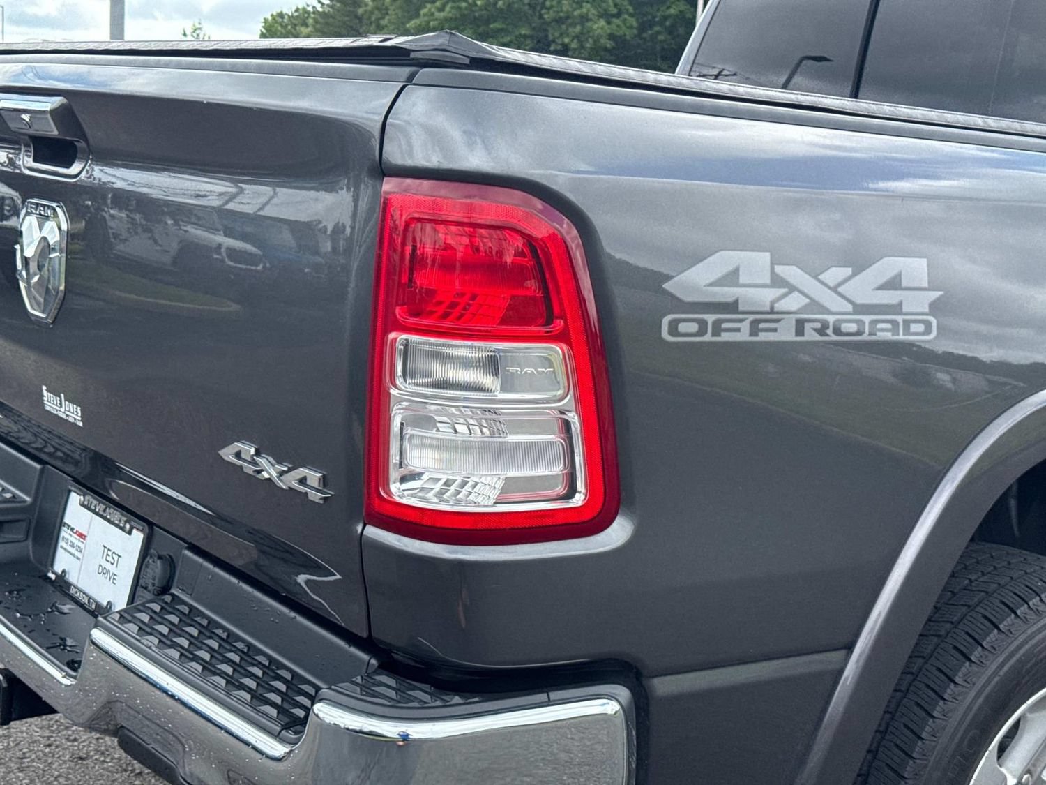 Used 2019 RAM 1500 Laramie w/ Off Road Group AWD/4WD image 15