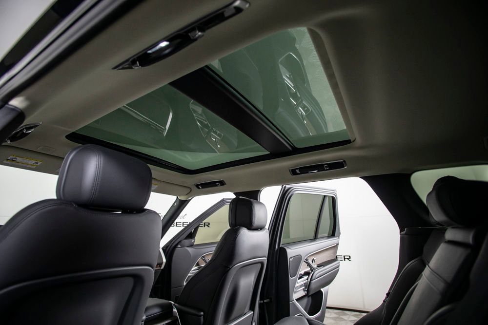 Used 2025 Land Rover Range Rover SE image 26