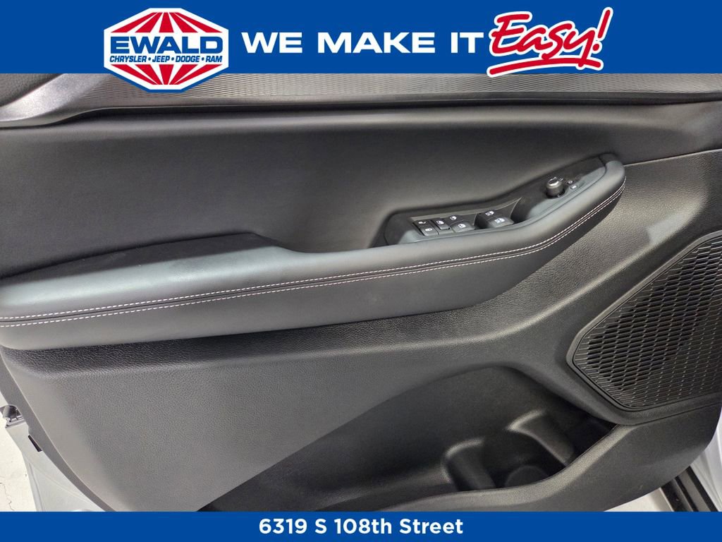 New 2025 Jeep Grand Cherokee L Altitude image 12