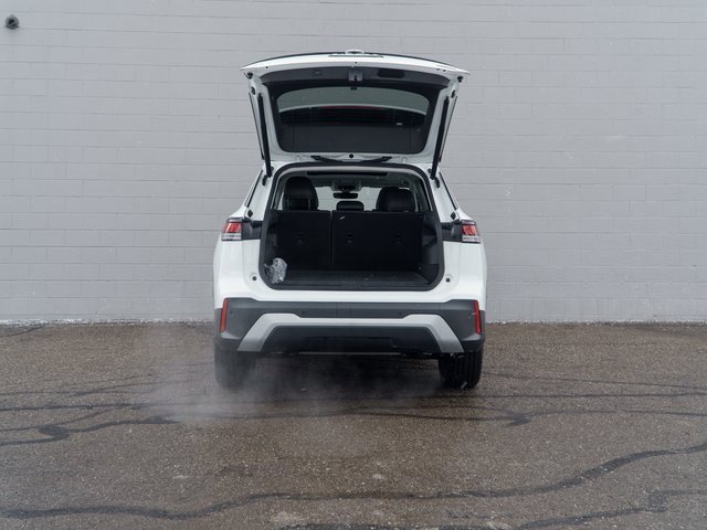 Used 2025 Volkswagen Tiguan SE w/ Panoramic Sunroof Package image 14