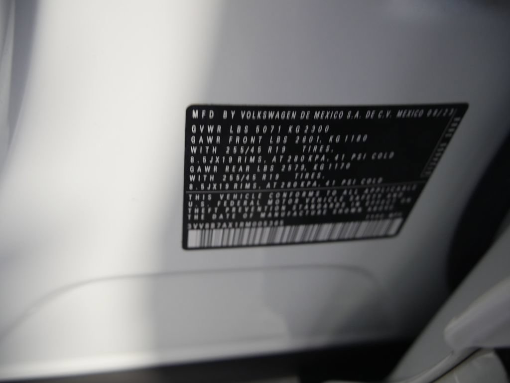 Used 2024 Volkswagen Tiguan SE R-Line AWD/4WD image 18