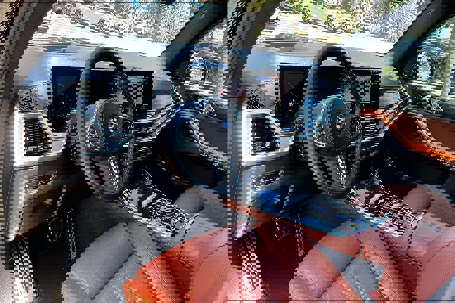 Used 2025 BMW X7 M60i image 18