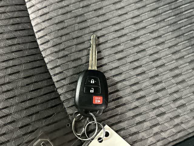 Used 2020 Toyota 4Runner SR5 RWD image 31