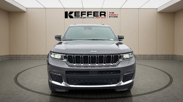 Used 2025 Jeep Grand Cherokee L Limited w/ Luxury Tech Group II AWD/4WD image 9