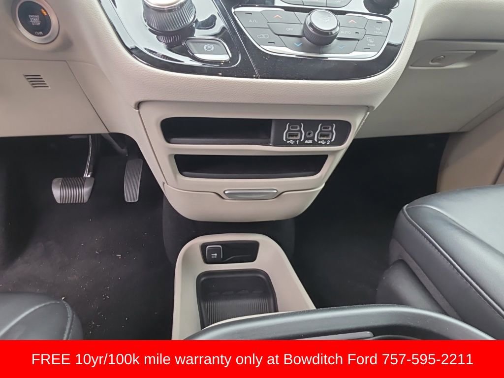 Used 2023 Chrysler Pacifica Touring-L image 20