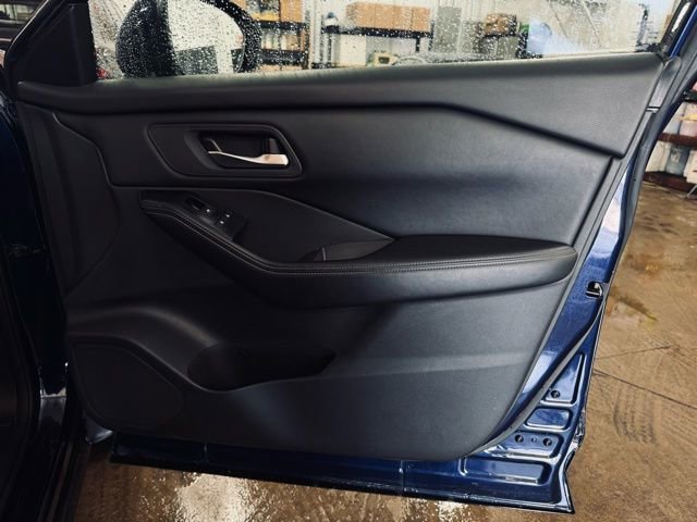 Used 2024 Nissan Rogue SV image 14