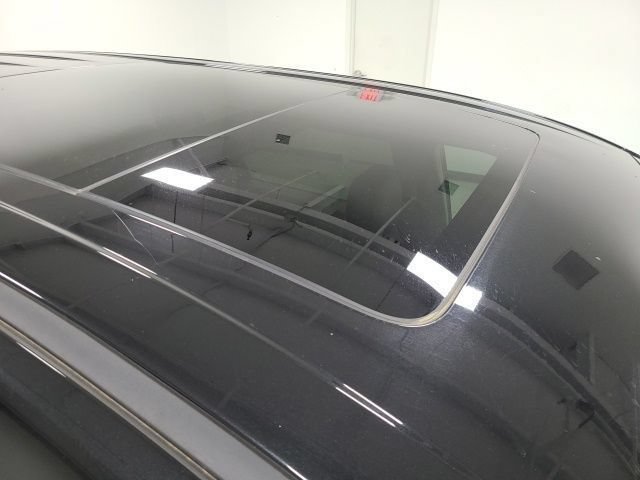 Used 2023 Chrysler Pacifica Limited FWD image 11