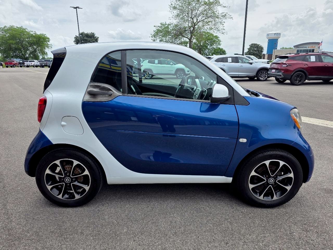 Used 2016 smart fortwo passion RWD image 11