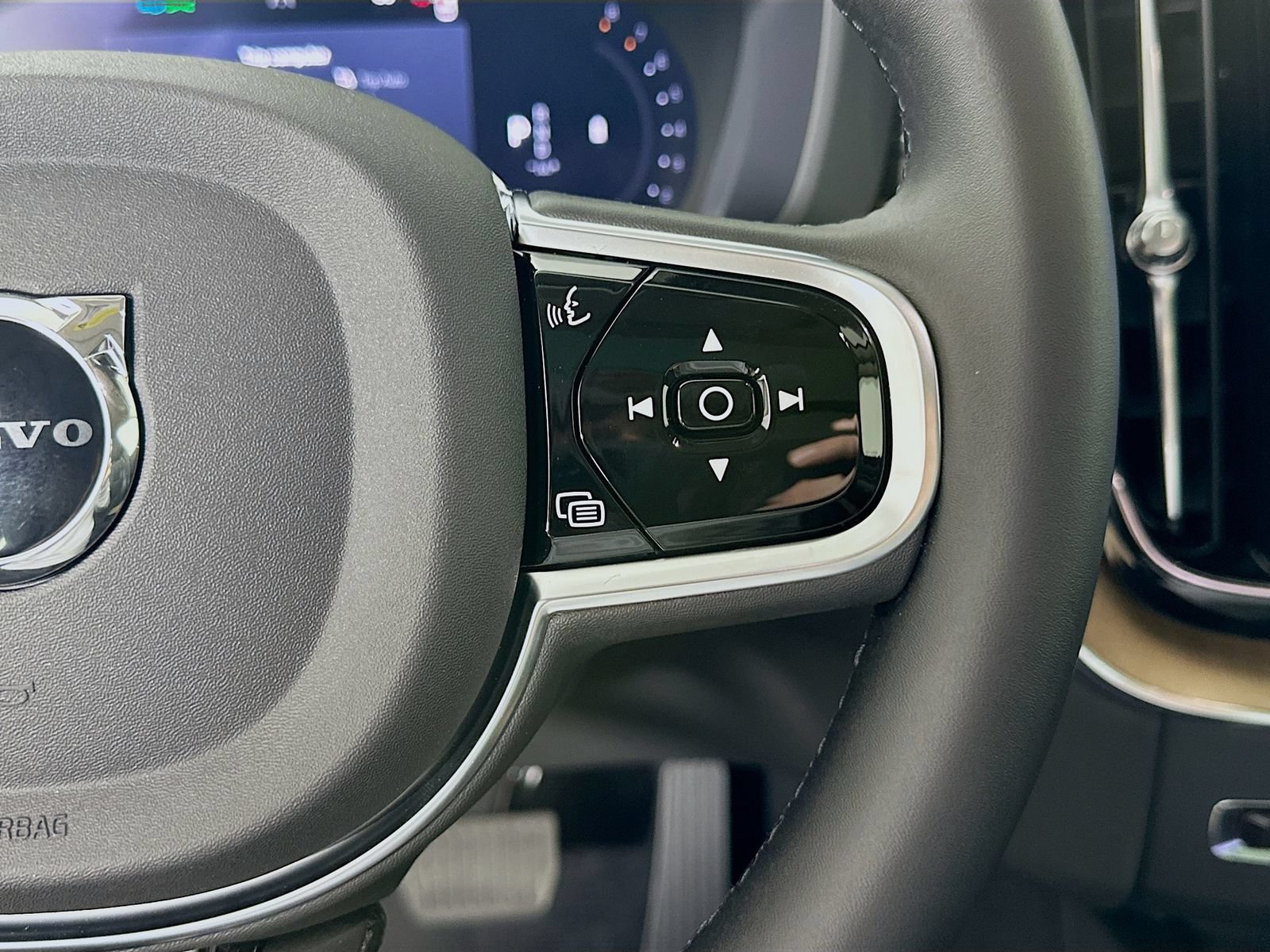 New 2026 Volvo XC60 B5 Ultra w/ Protection Package Premier AWD/4WD image 19