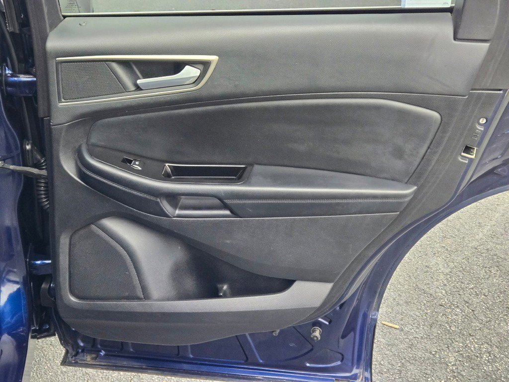 Used 2016 Ford Edge SEL w/ Equipment Group 201A AWD/4WD image 8