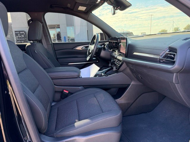Used 2025 Chevrolet Traverse LT w/ Midnight/Sport Edition FWD image 10