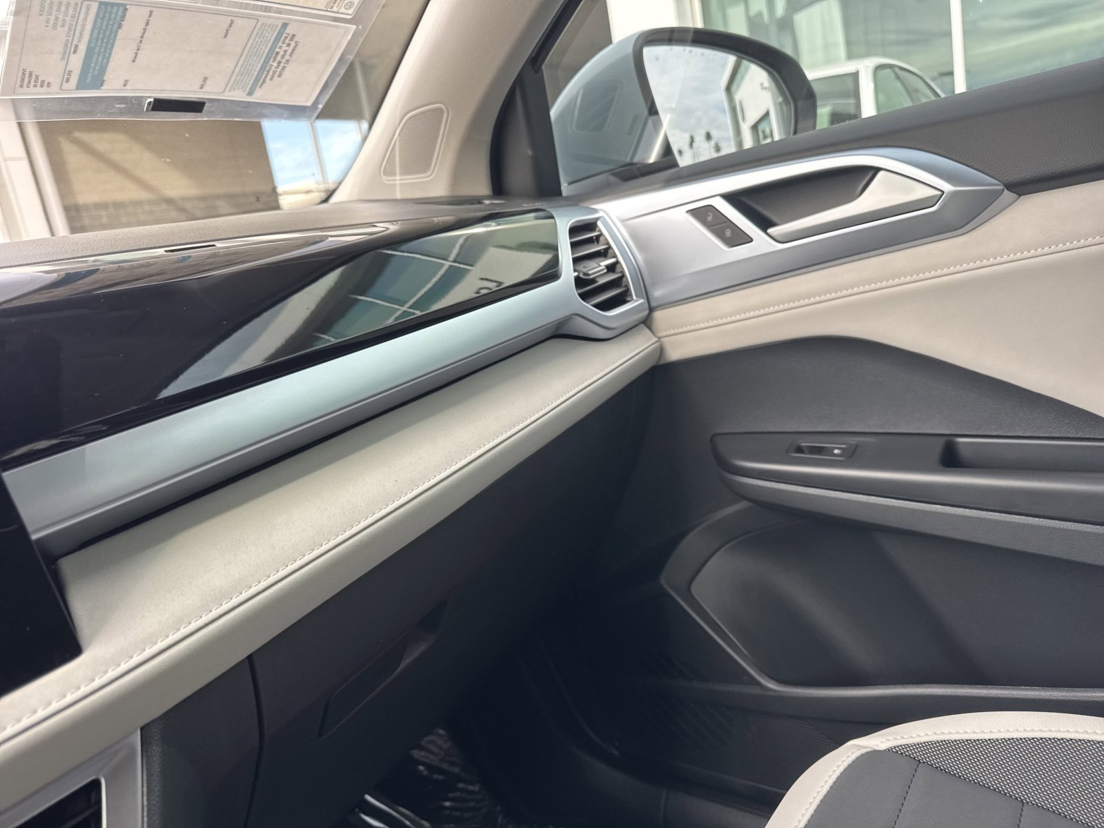 New 2026 Volkswagen Taos SE image 21