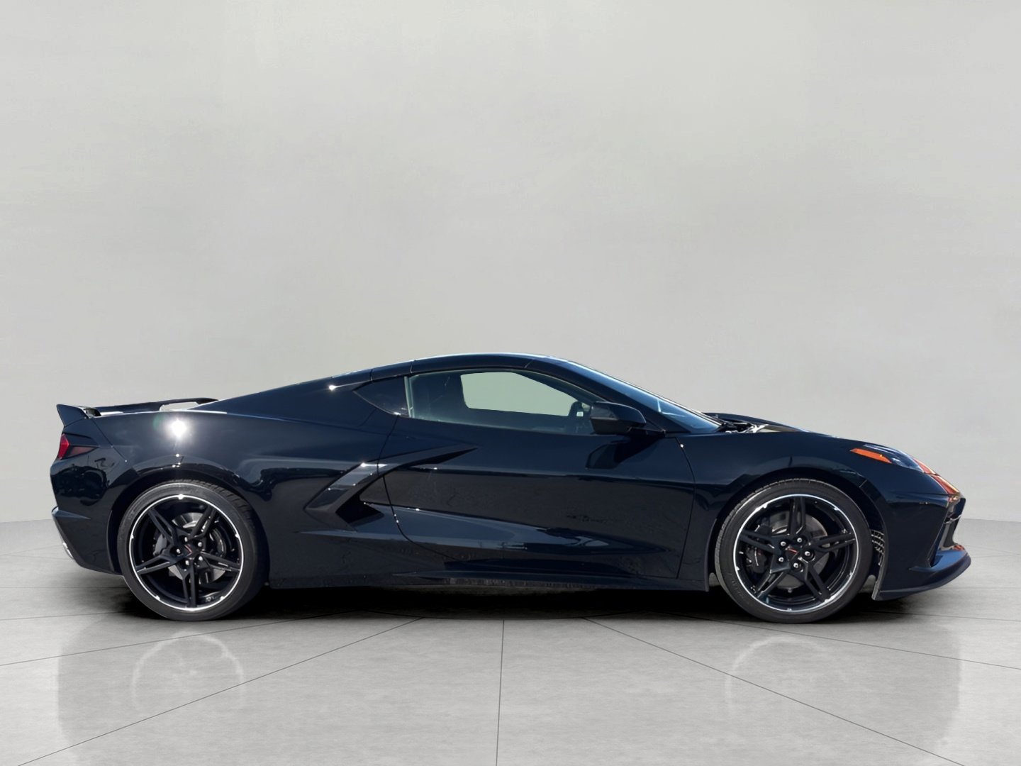 Used 2022 Chevrolet Corvette Stingray Premium Cpe w/ Z51 Performance Package RWD image 3