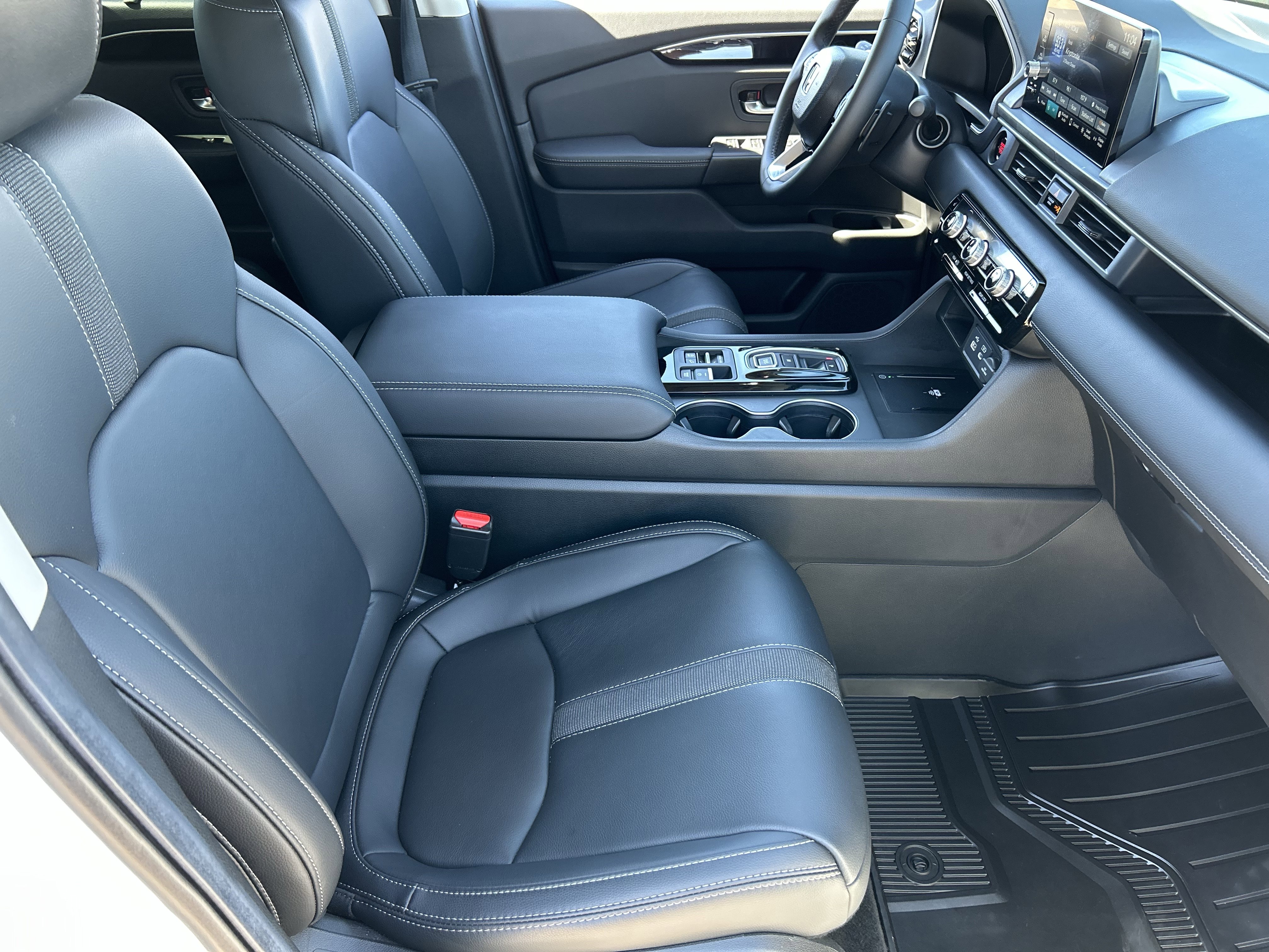 Used 2025 Honda Pilot EX-L image 10