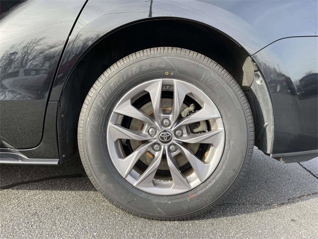 Used 2022 Toyota Sienna XLE image 9