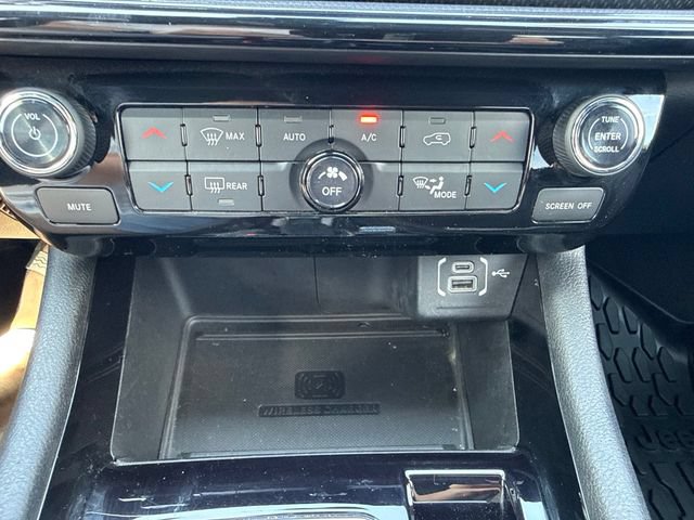 Used 2023 Jeep Compass Latitude w/ Sun and Sound Group AWD/4WD image 17