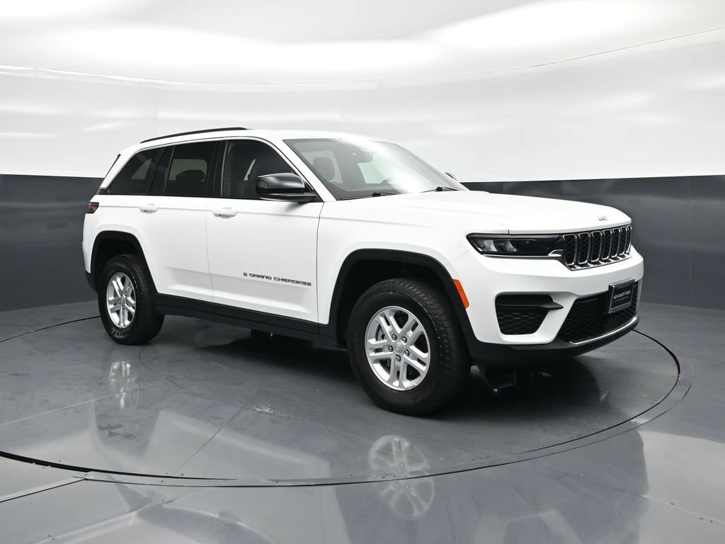 Used 2025 Jeep Grand Cherokee Laredo w/ Luxury Tech Group I AWD/4WD image 20