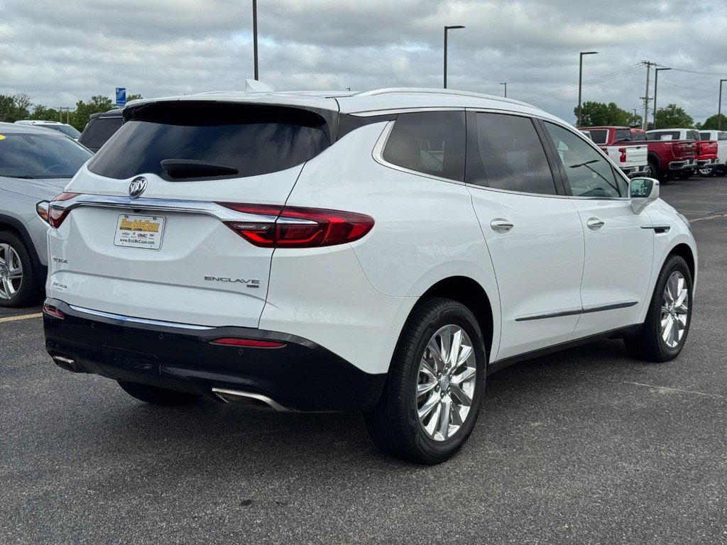 Used 2018 Buick Enclave Essence w/ Trailering Package AWD/4WD image 3