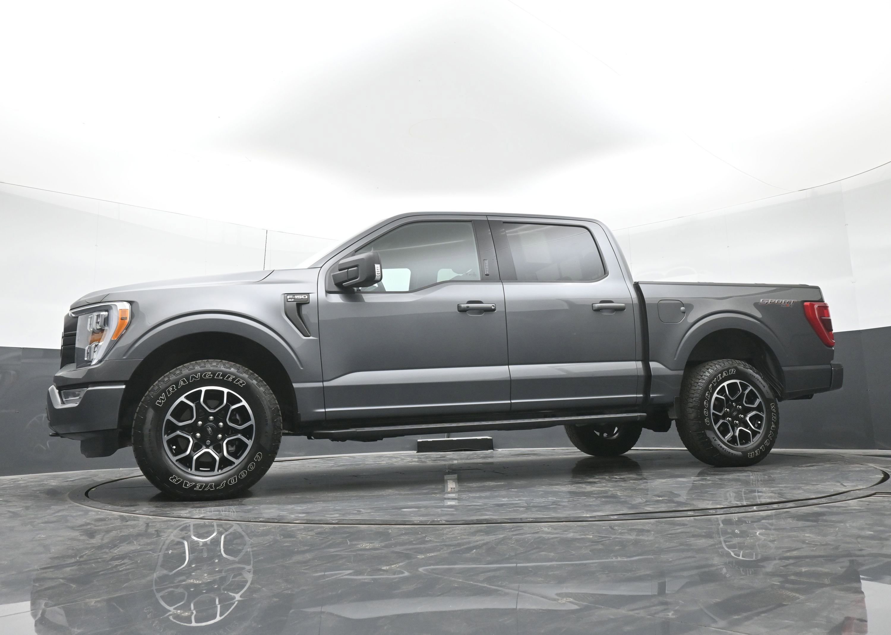 Used 2021 Ford F150 XLT w/ Equipment Group 302A High image 39