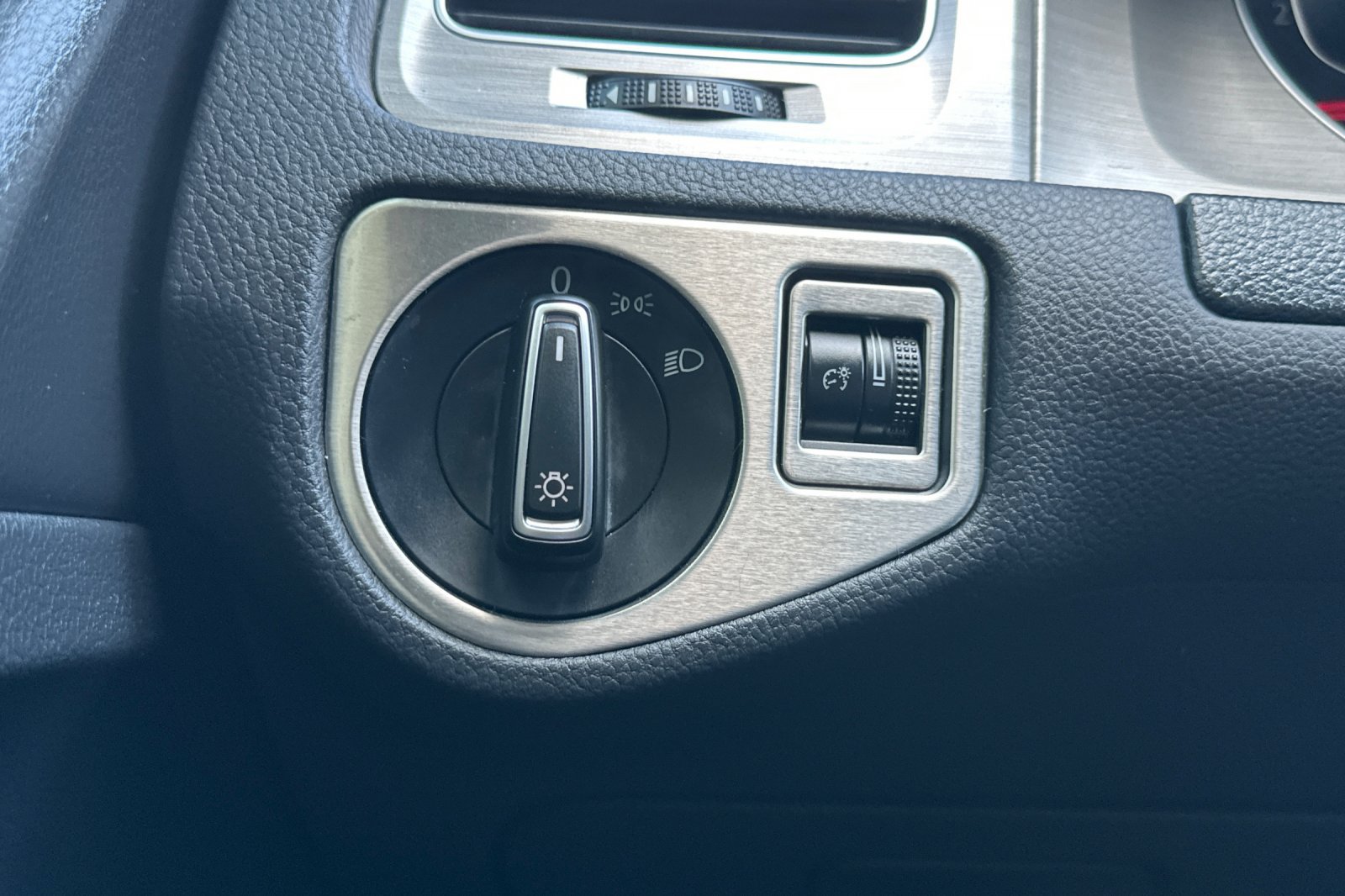 Used 2015 Volkswagen Golf TDI S FWD image 39