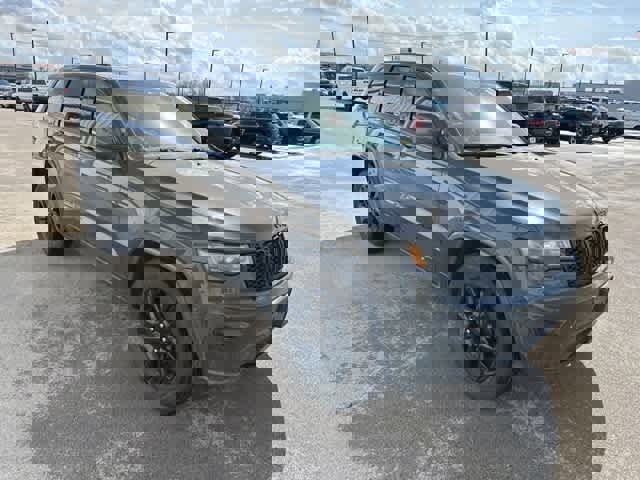 Used 2017 Jeep Grand Cherokee Altitude image 21