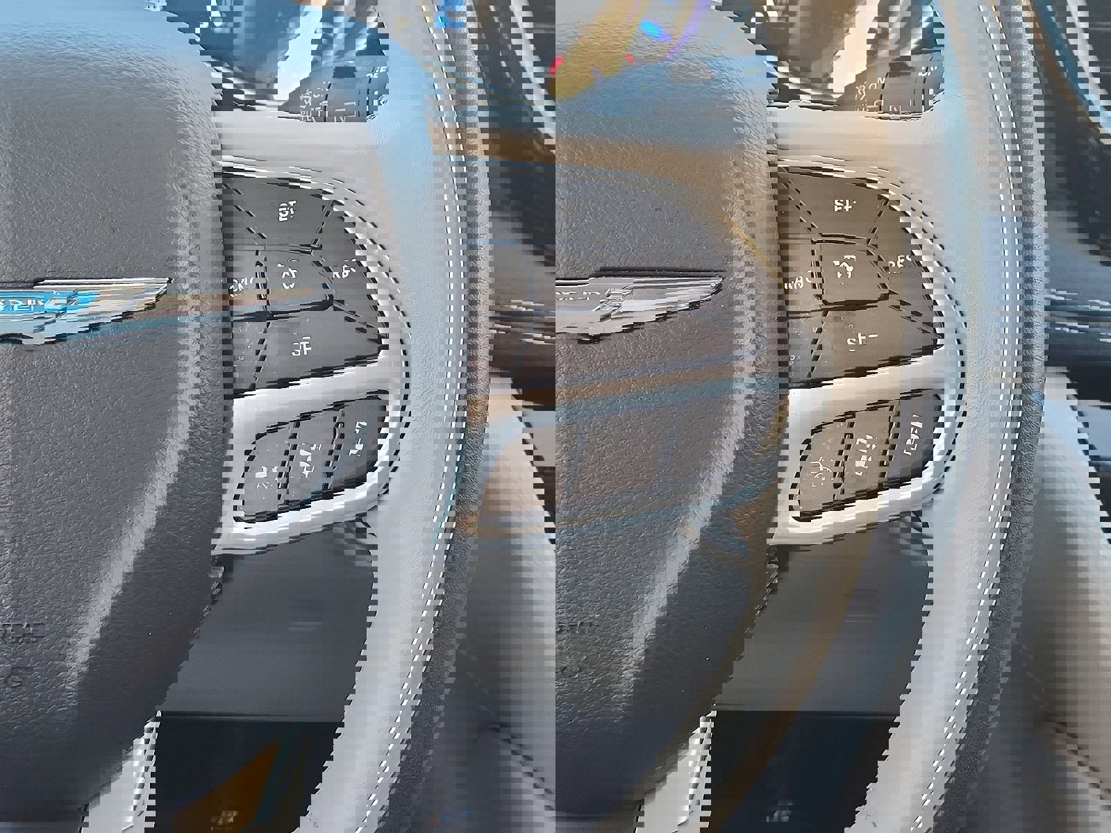 Used 2021 Chrysler Pacifica Limited w/ Uconnect Theater Family Group image 16