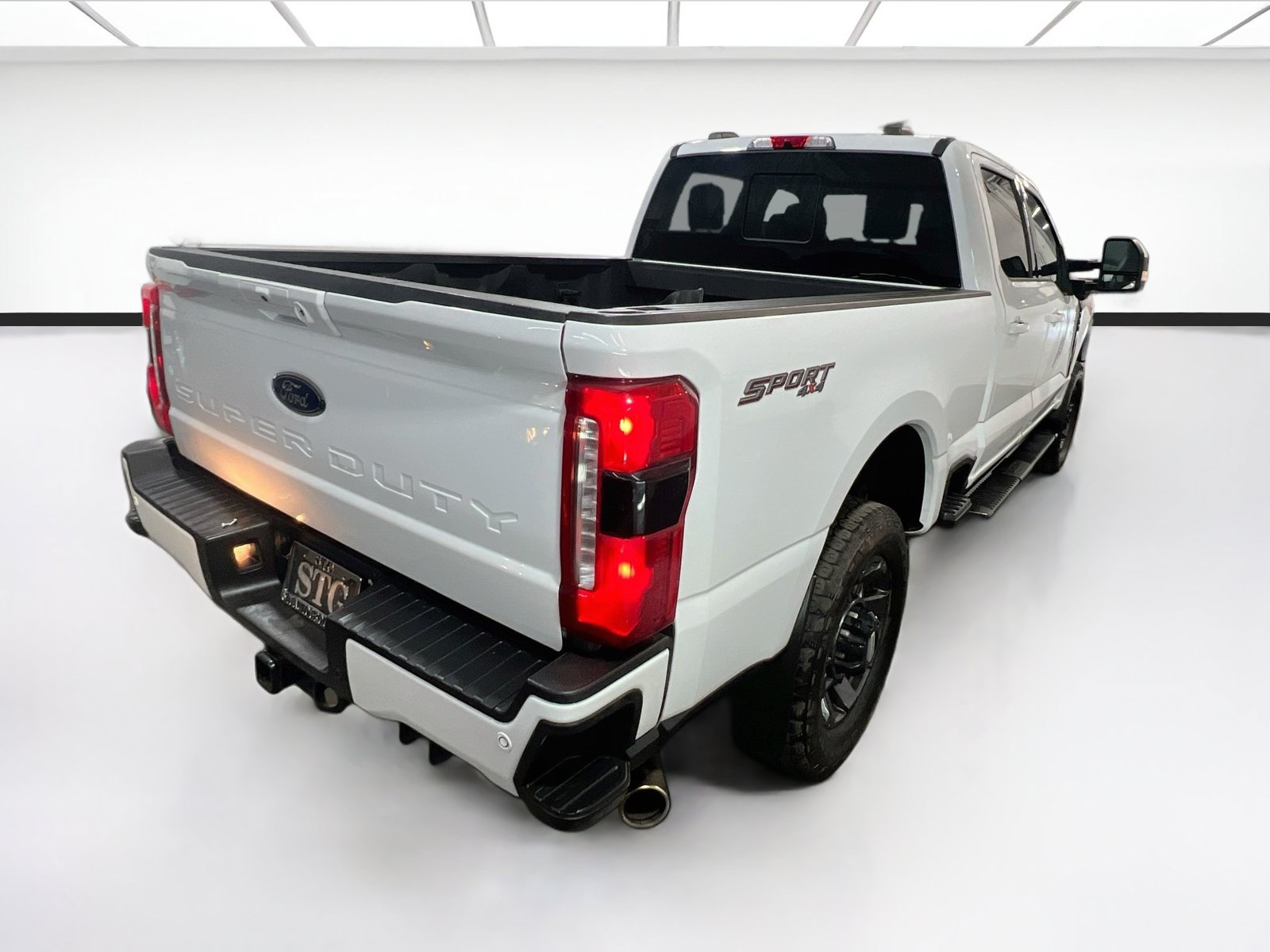 Used 2023 Ford F350 Lariat w/ Sport Appearance Package AWD/4WD image 4
