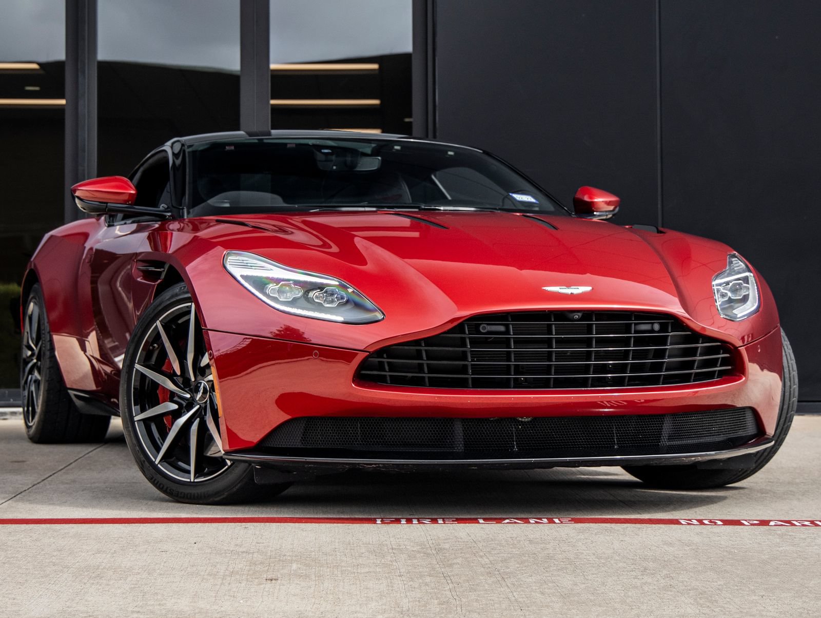 Used 2017 Aston Martin DB11 V12 RWD image 2