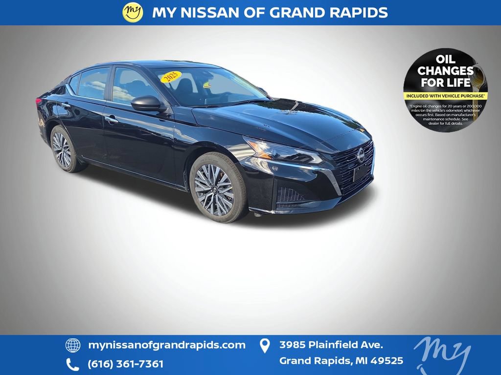 Used 2025 Nissan Altima 2.5 SV FWD image 8