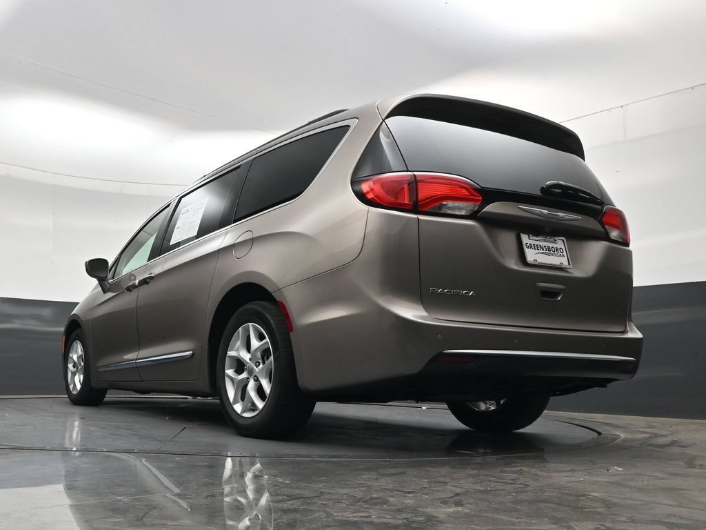 Used 2017 Chrysler Pacifica Touring-L w/ Tire & Wheel Group FWD image 37