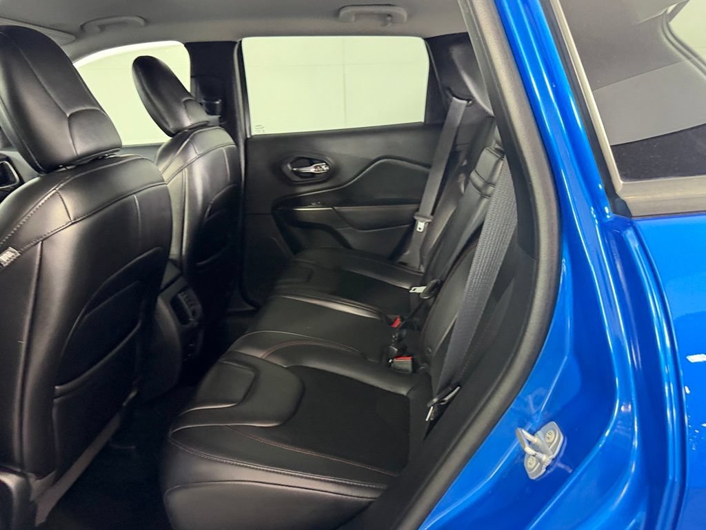 Used 2019 Jeep Cherokee Trailhawk w/ Cold Weather Group AWD/4WD image 25