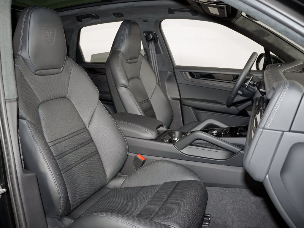 New 2026 Porsche Cayenne GTS AWD/4WD image 40