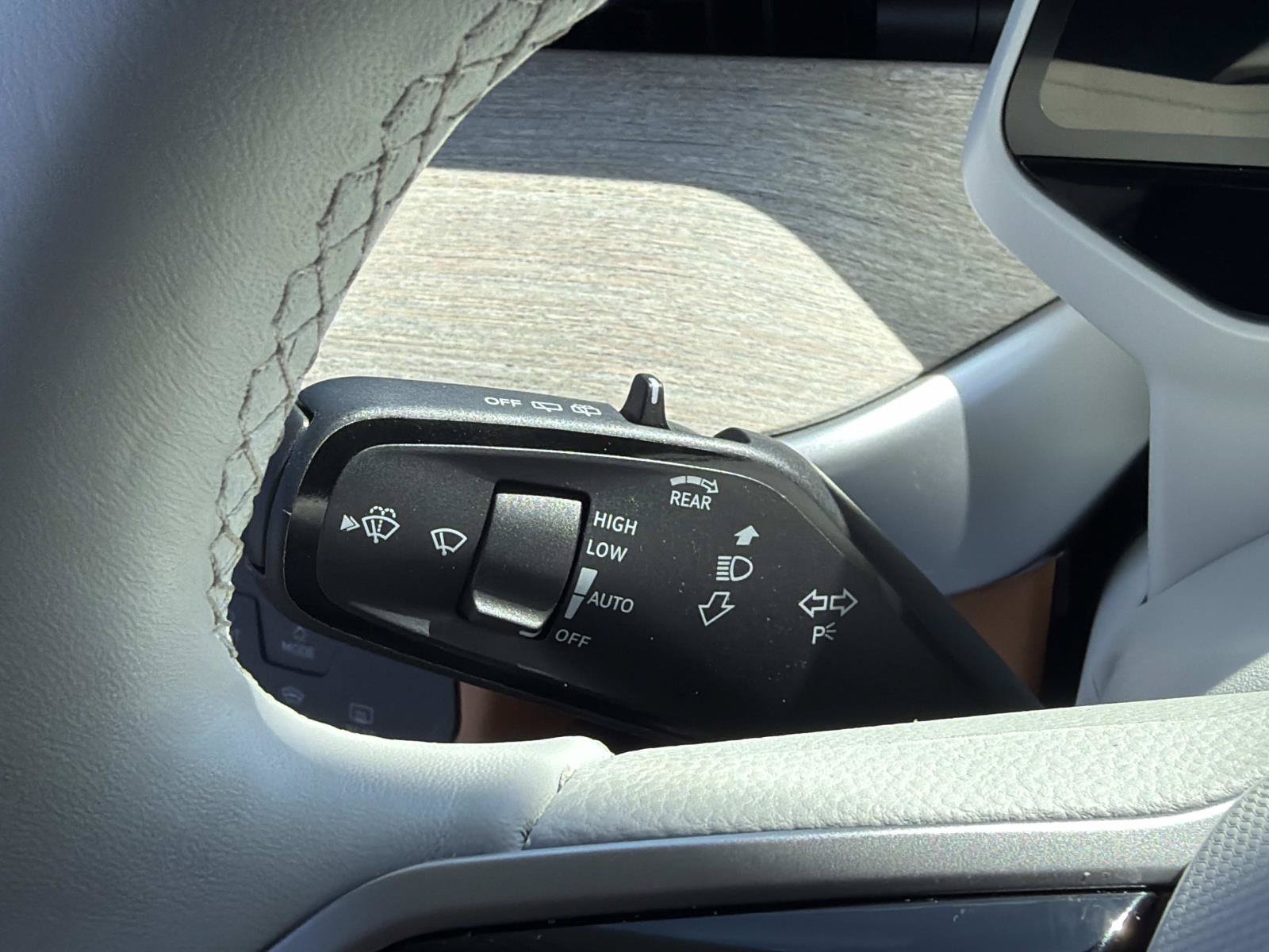 Certified 2025 Volkswagen ID. Buzz Pro S Plus AWD/4WD image 22
