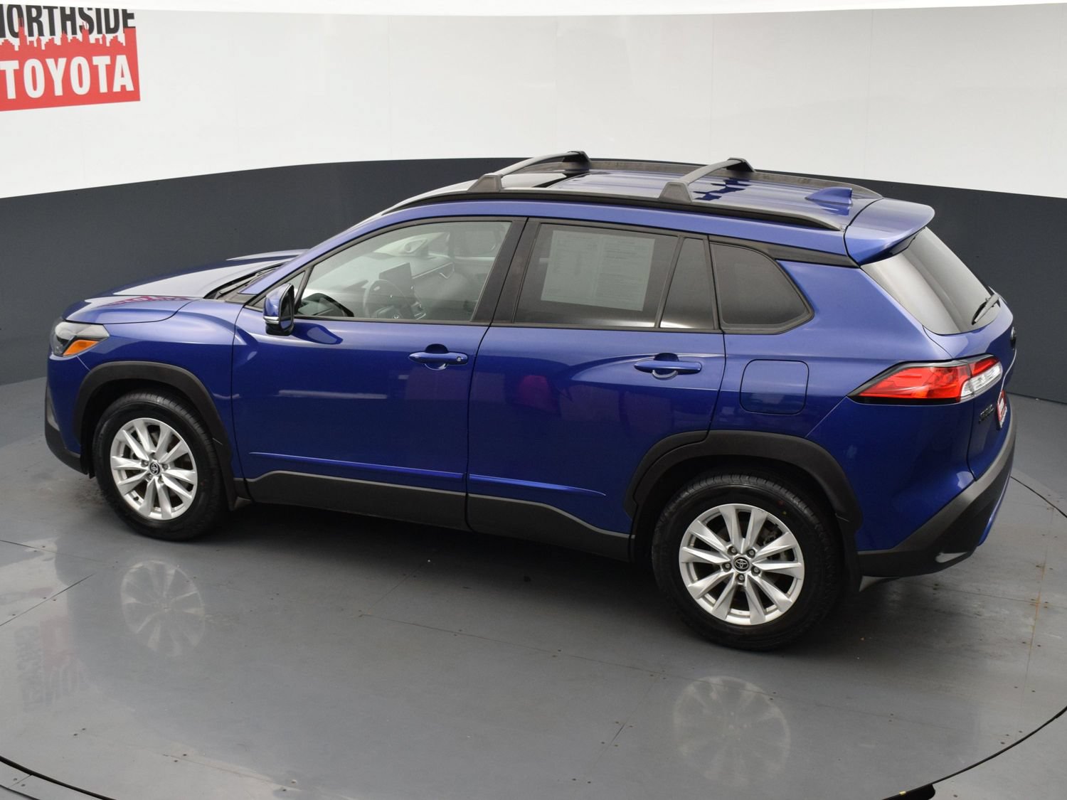 Used 2022 Toyota Corolla Cross LE w/ Moonroof Package AWD/4WD image 20
