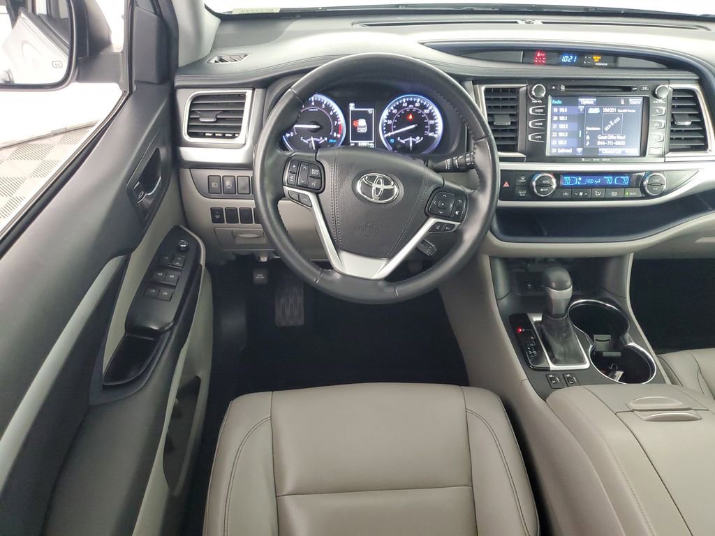 Used 2019 Toyota Highlander XLE image 14