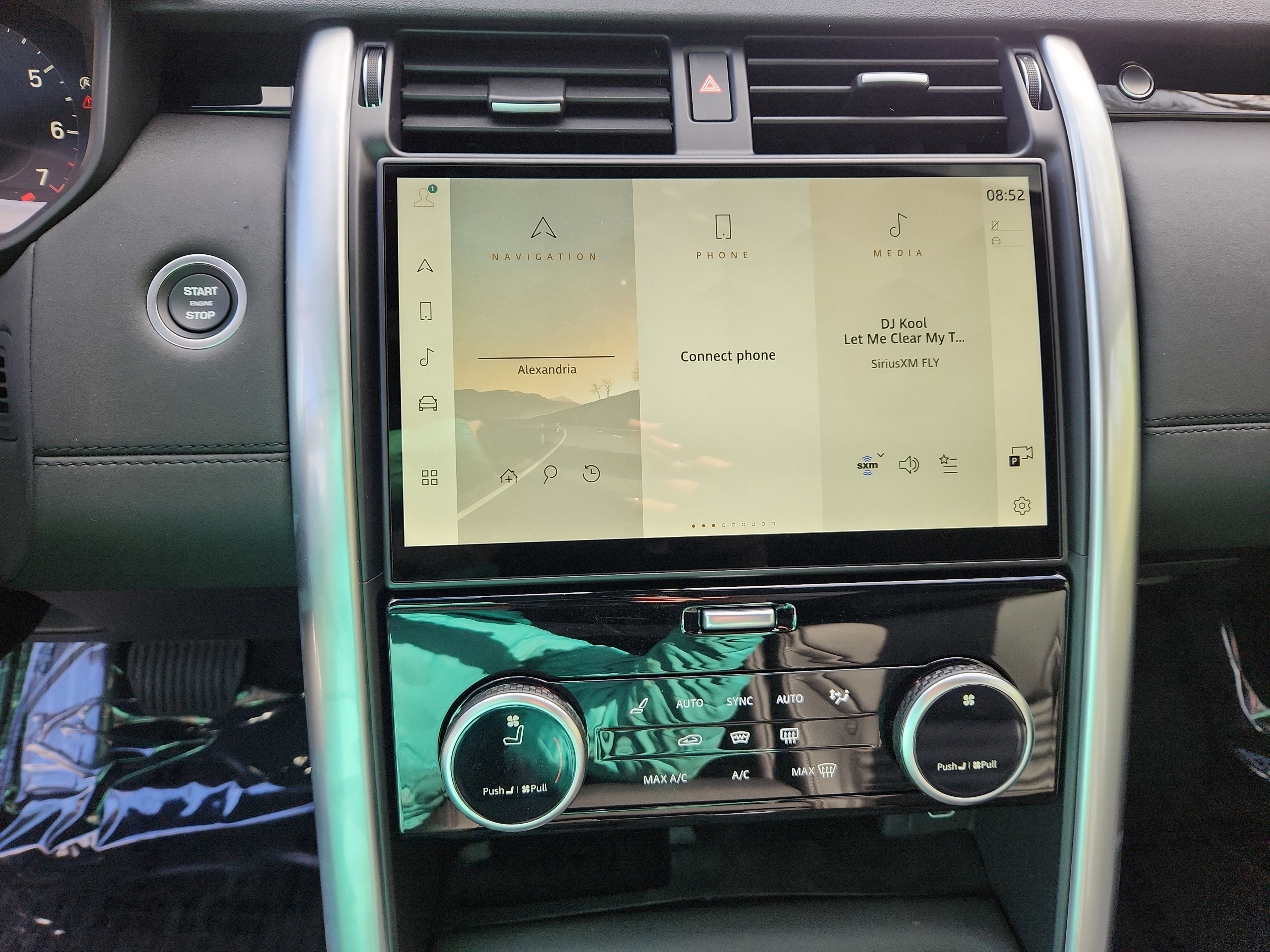 Certified 2025 Land Rover Discovery S image 17