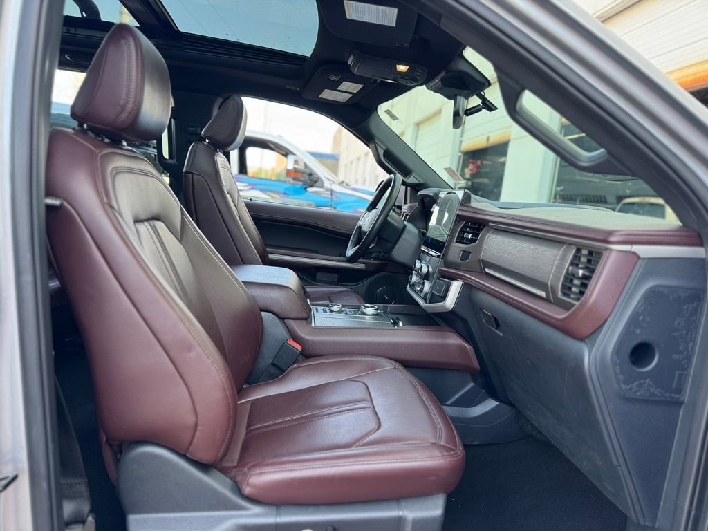 Used 2024 Ford Expedition Limited image 28