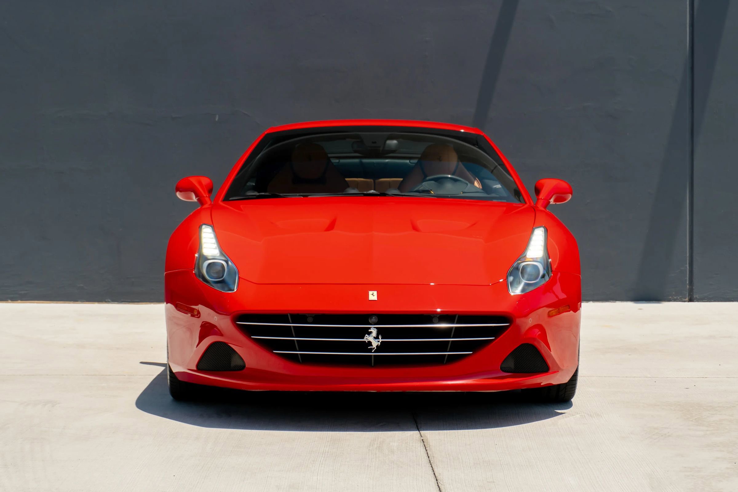 Used 2016 Ferrari California T RWD image 4